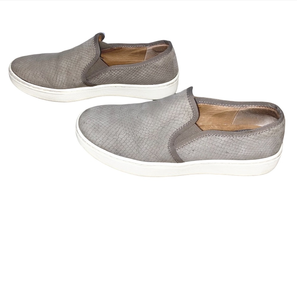 ~~~SOLD~~~ Sofft Somersault Slip-On Sneaker, Size 8 - Picture 12 of 16